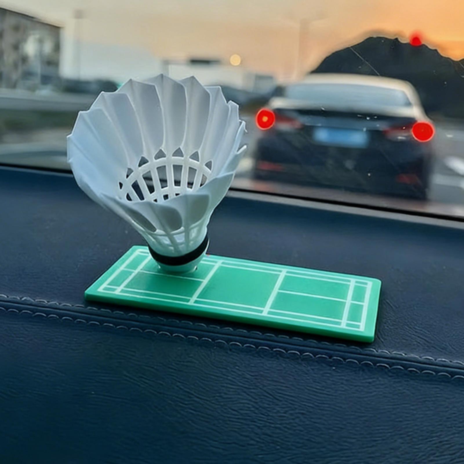 Badminton Shuttlecock - 360度回転する車の装飾品、ダッシュボード用回転バドミントンシャトルコック、車両用装飾バドミントンシャトルコックモデル
