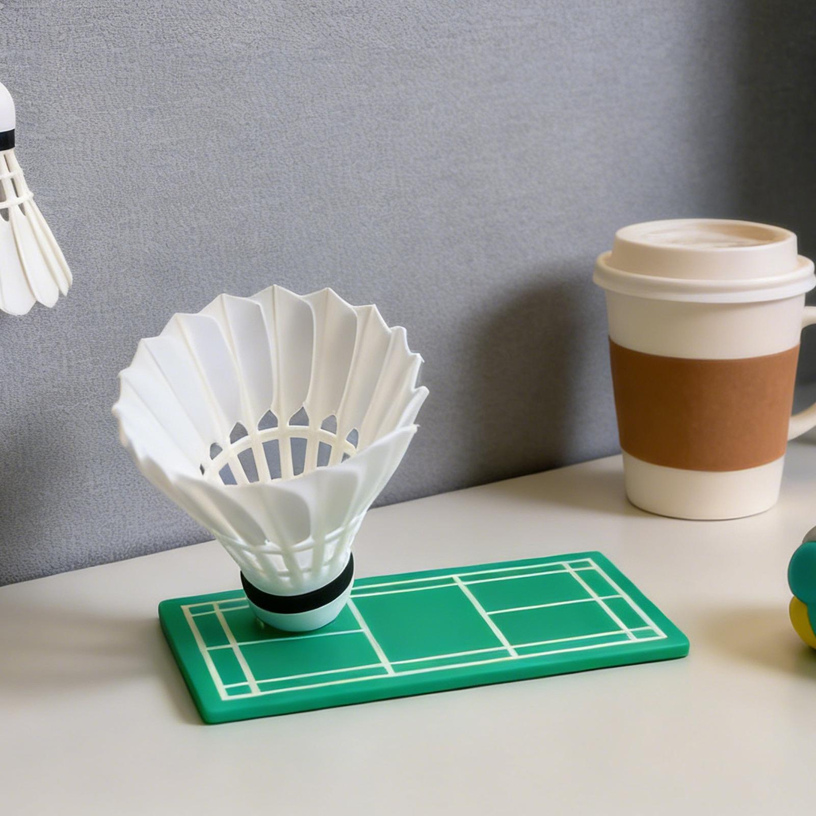360度回転する車の装飾品、ダッシュボード用回転バドミントン - Badminton Shuttlecock のレビューと価格