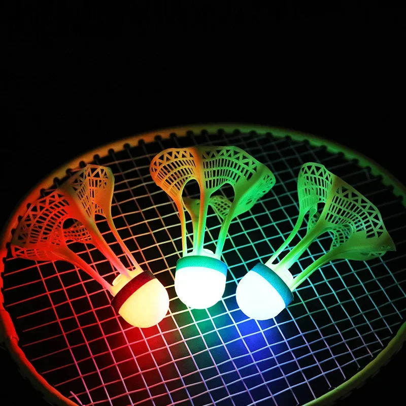 1/5個入り光るバドミントンシャトルコック、夜間用ライトアッ - Badminton Shuttlecock のレビューと価格